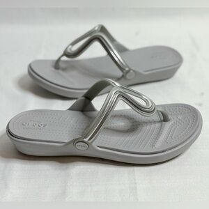 Crocs Women’s  8 Sanrah Metal Block Sandals Gray/silver Flip Flops